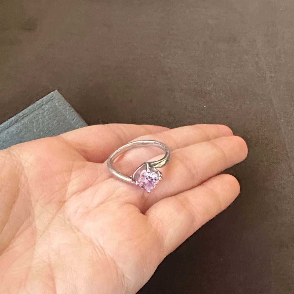 Chic Silver Ring With Pink Gemstone - image 2